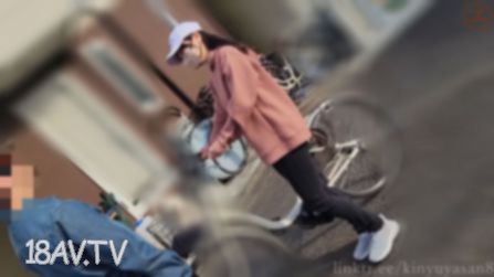[無碼]FC2-PPV 4323223 ※期間限定※【個人】家庭的又充滿活力的主婦，在自宅客廳用電動按摩棒自慰的影片，加上賠償延遲金高額，還讓她摘下口罩、口交，無視她的抗拒進行大量內射（範例影片較長）