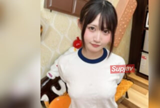 FC2PPV 4949877 【夏季特别版】与一位拥有天然G罩杯的业余乐队美女主唱进行秘密夏日约会。在她裸露的乳房的引导下，享受治愈系的乳交，直至高潮！她可爱的灯笼裤装扮也将首次亮相！