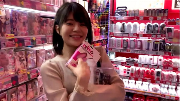 我的一個有炮友 Yurina 沉迷於超級主導的性行為，我用各種玩具和她一起玩，最後把她搞砸了。